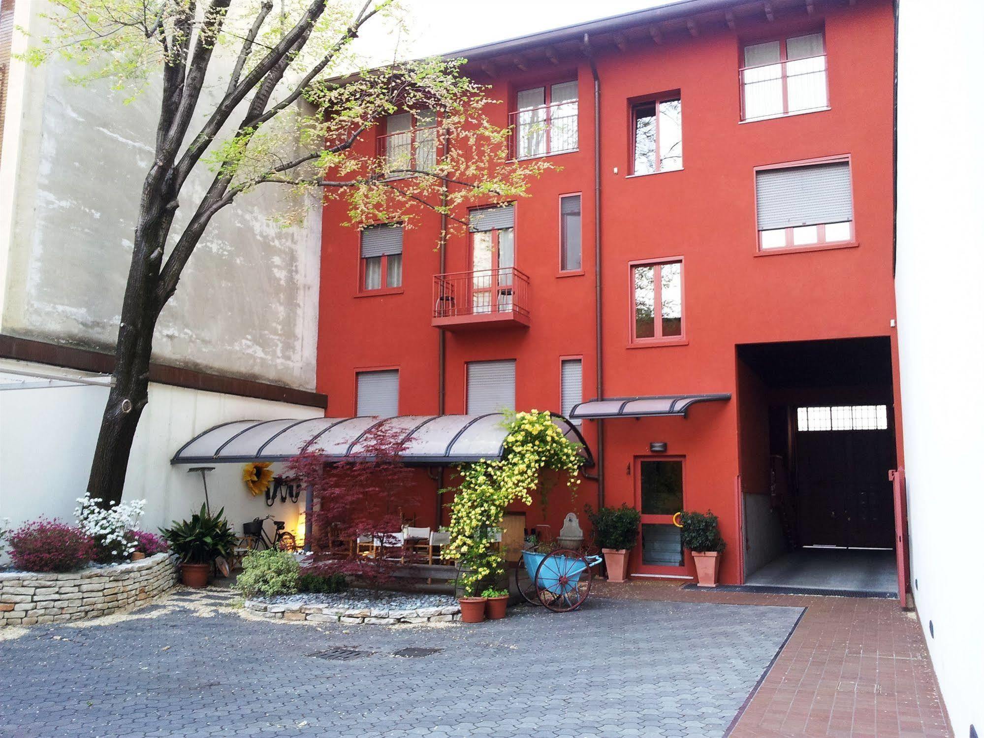 Il Girasole High Quality Inn Milan Exterior photo