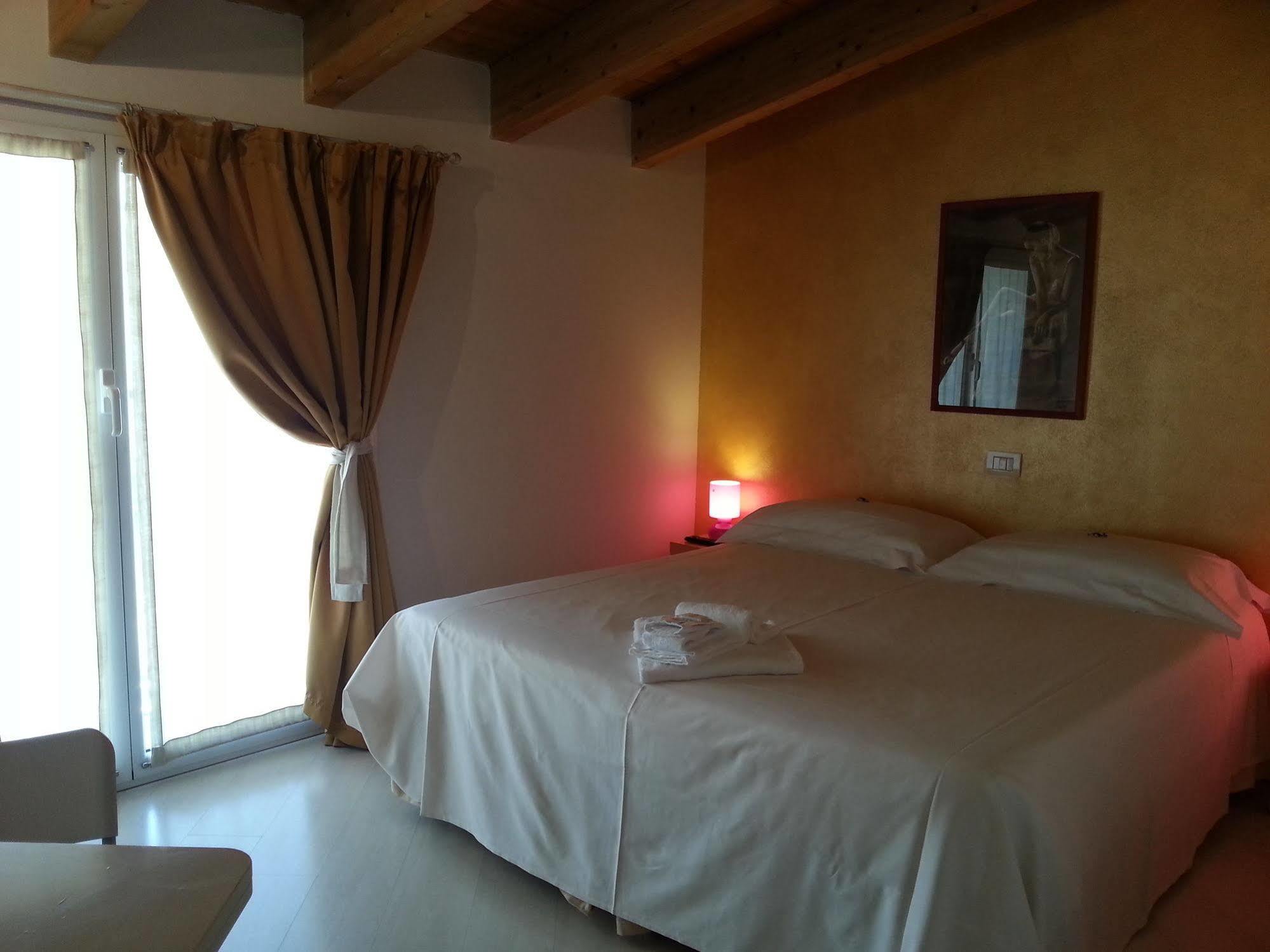 Il Girasole High Quality Inn Milan Exterior photo
